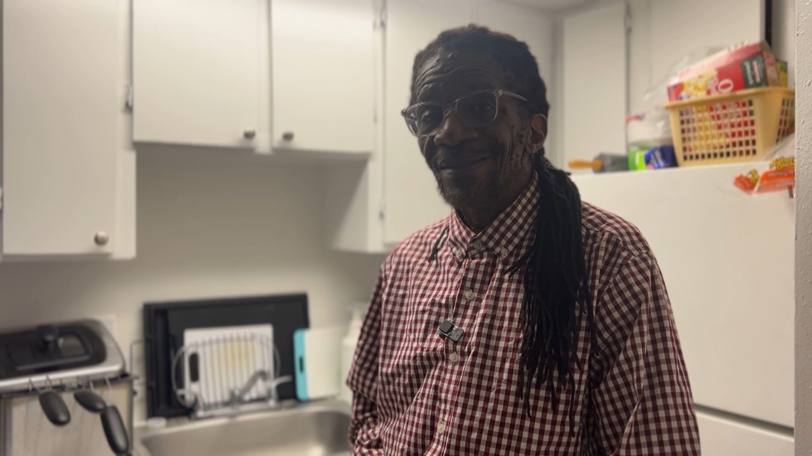 Previously homeless Tampa man gets his own home for the holidays - Vimarsana News