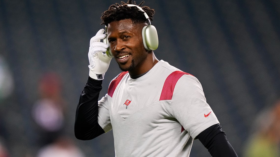 Glove Tossed into Stands by Antonio Brown During 'Meltdown' Game