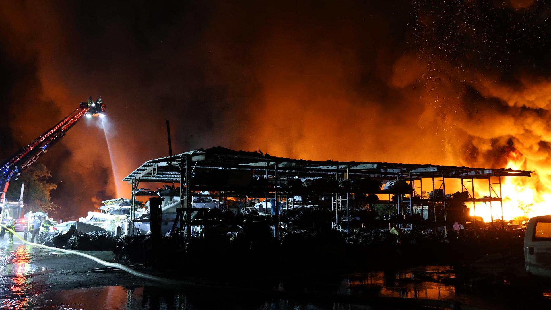 Large fire breaks out in Tampa wtsp