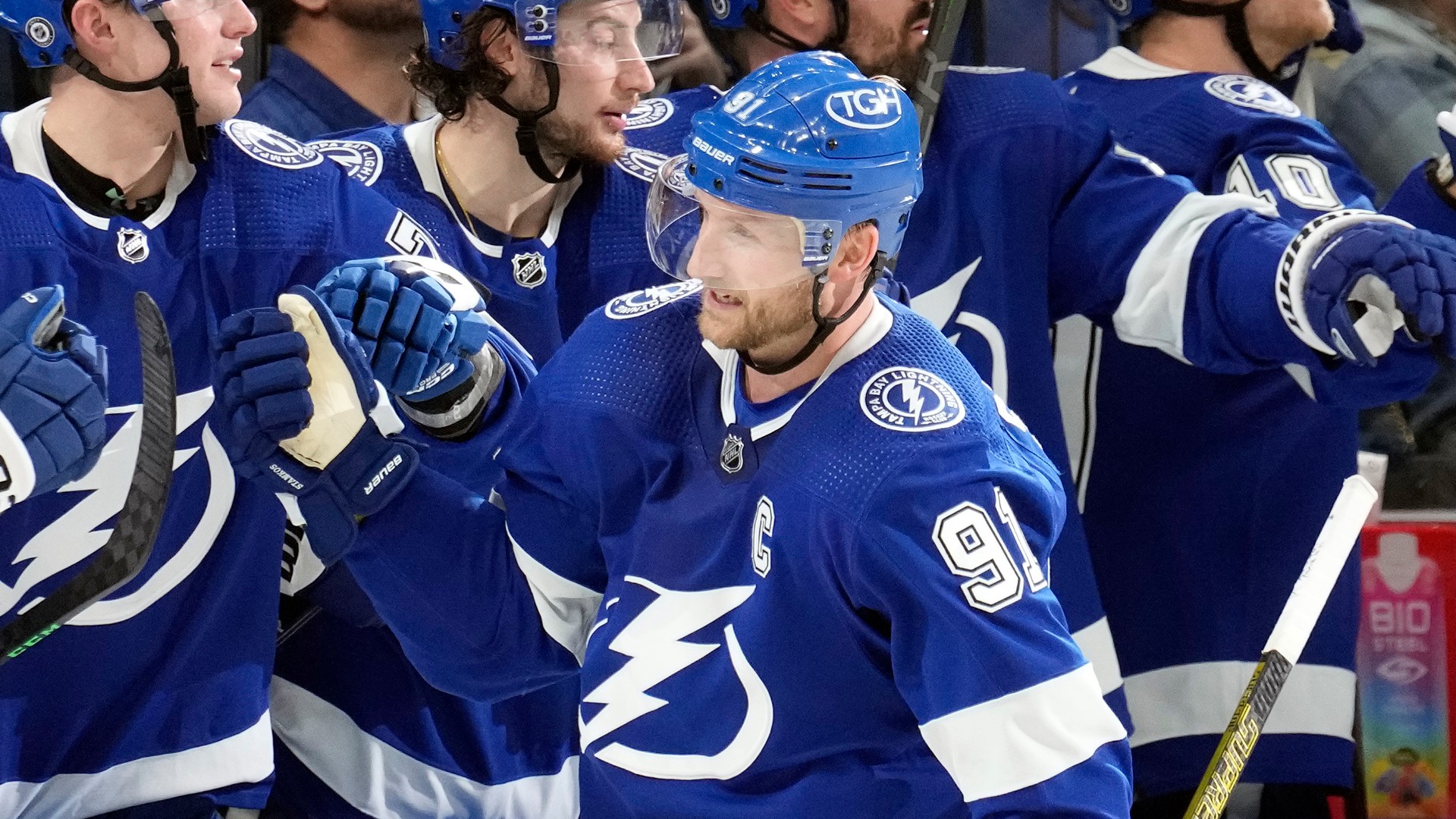 Stamkos, Perry lead Lightning to 42 victory over Wild