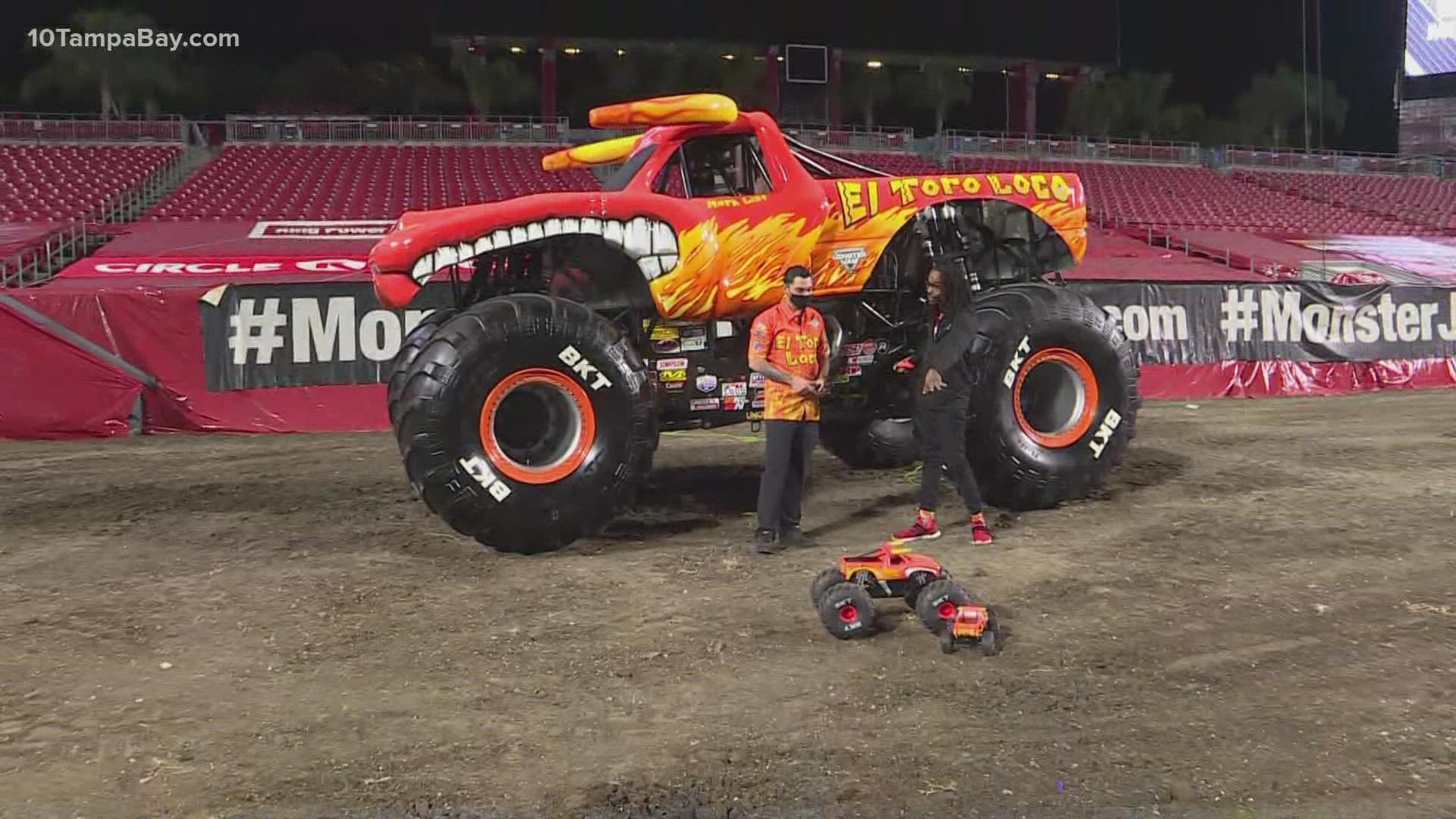 Monster truck hot sale stadium toy