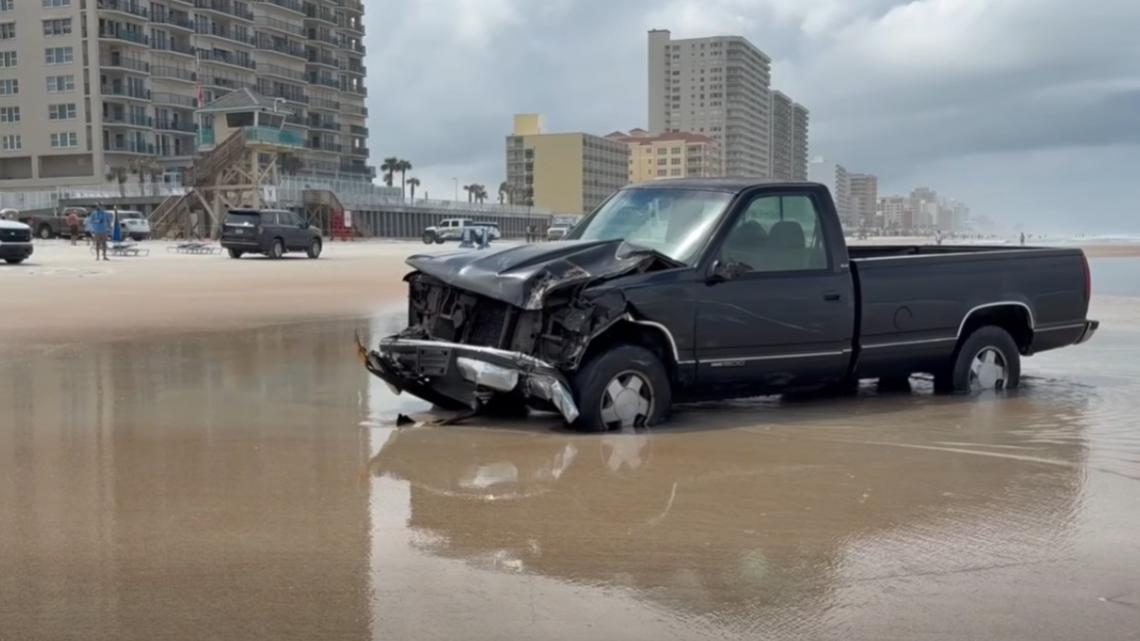 Florida toll worker killed after driver plows through toll booth and into ocean