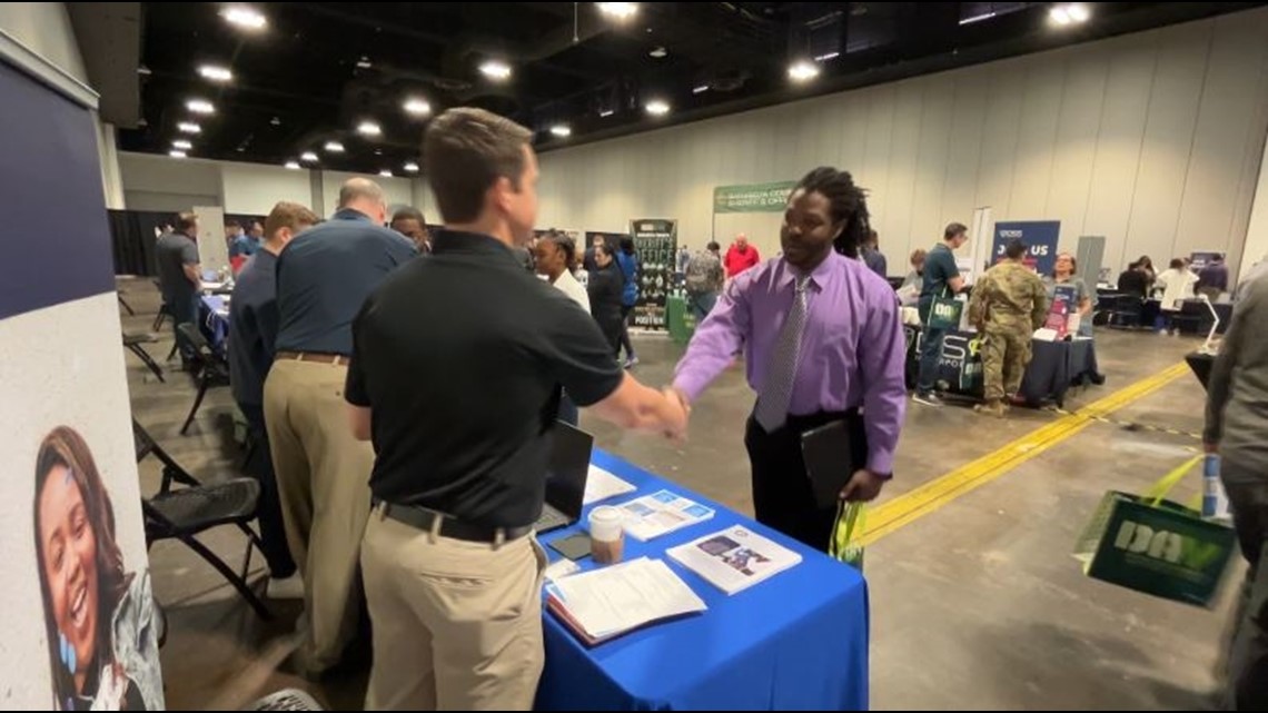 Tampa job fair for veterans attracts hundreds of people