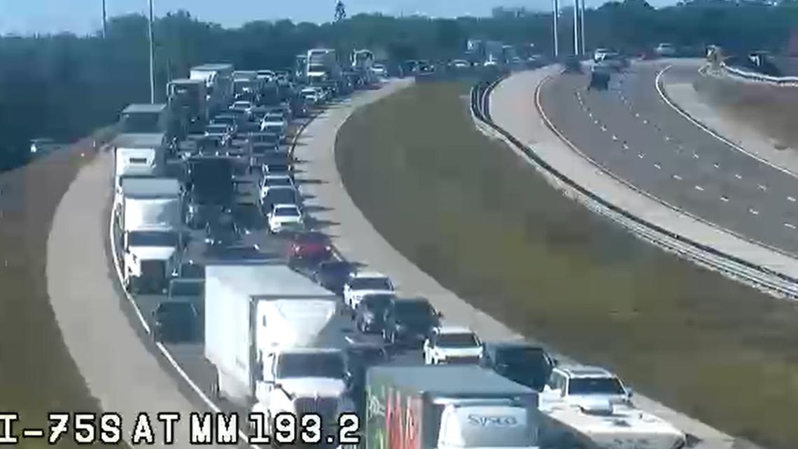 FailingとCountry Road のセット Traffic Alert: I-75 South in Sarasota County reopens following