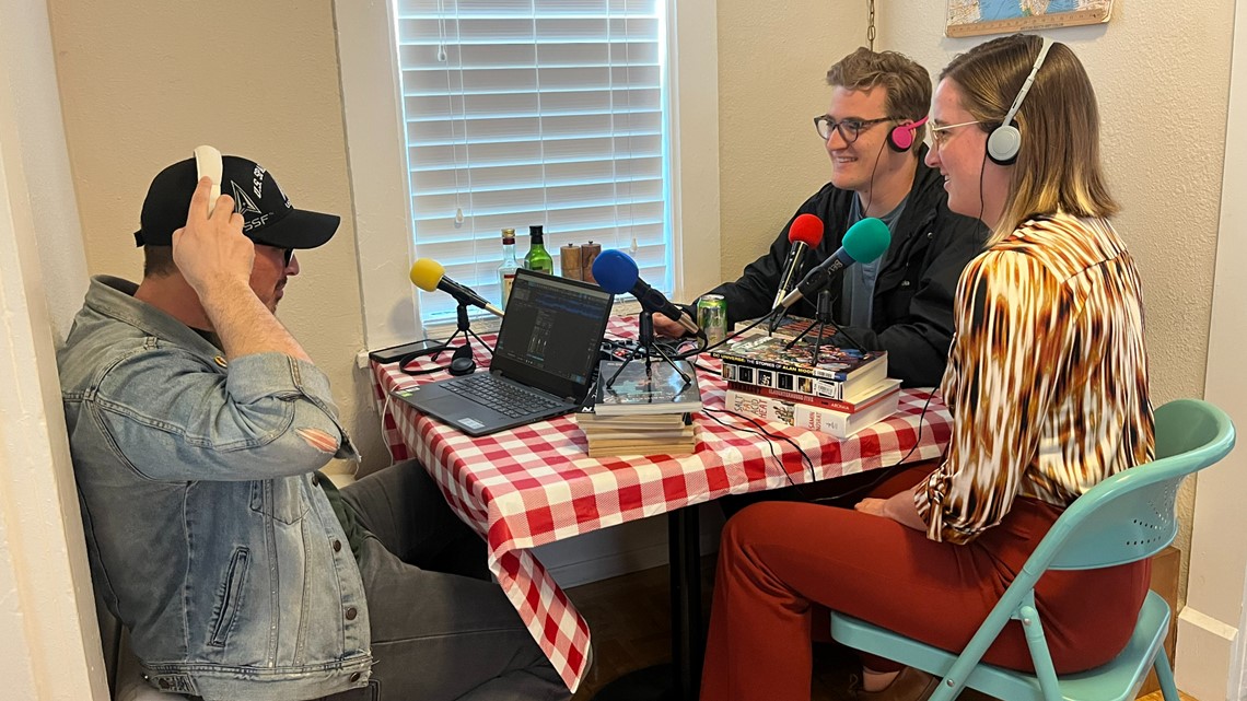 St. Petersburg teachers who felt silenced start podcast - Vimarsana News