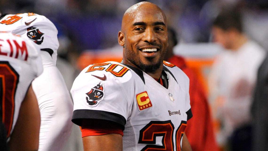 Pro Football Hall of Fame on X: Shoe game from @rondebarber