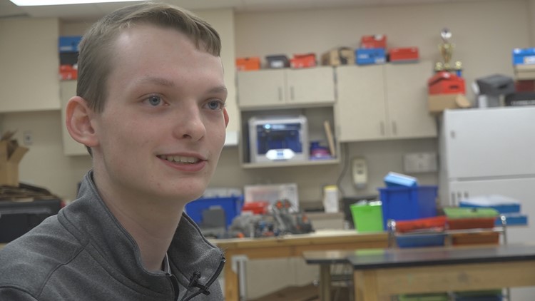 Manatee Co. 8th grader develops translation software to help Ukrainian students in class