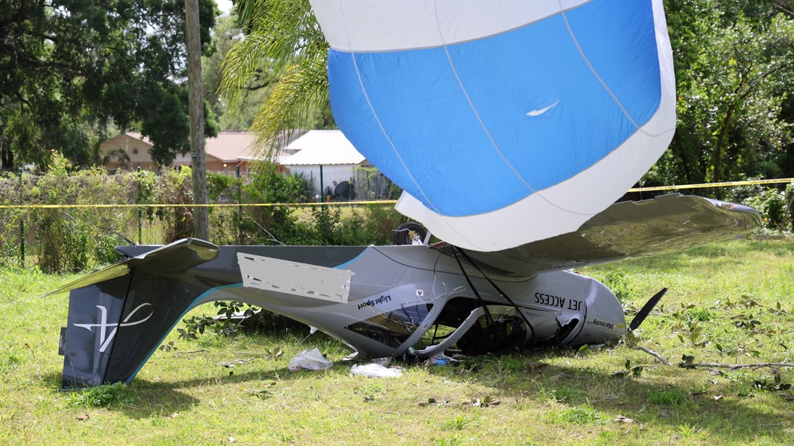 Small plane crashes into yard in Hillsborough County neighborhood