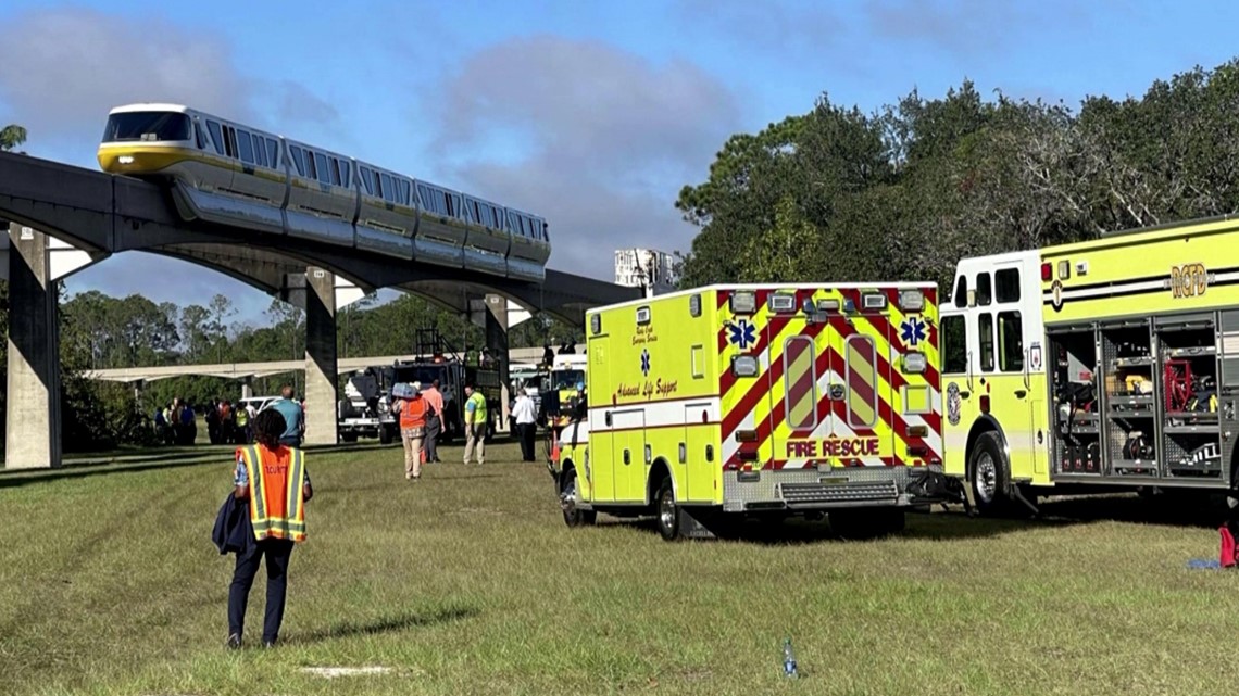 Disney World monorail gets flat tire; riders evacuated near Epcot - Vimarsana News