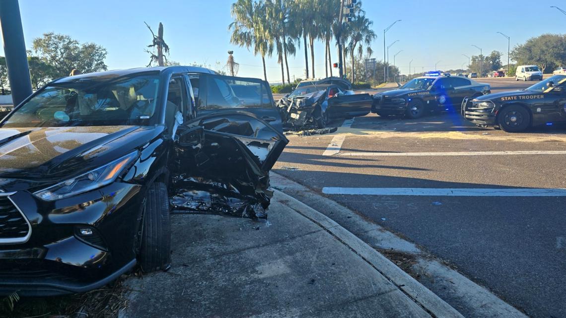 Man injures 2 after leading troopers on high-speed chase in stolen car ...
