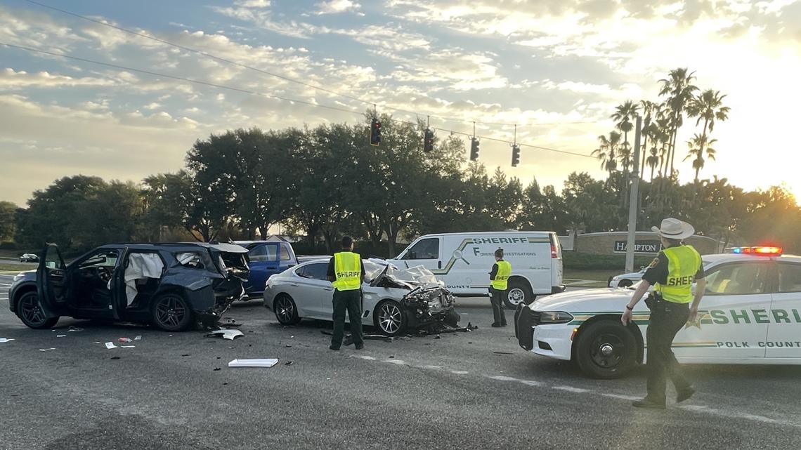Car crash in Davenport leaves 2 dead, 1 injured as troopers investigate