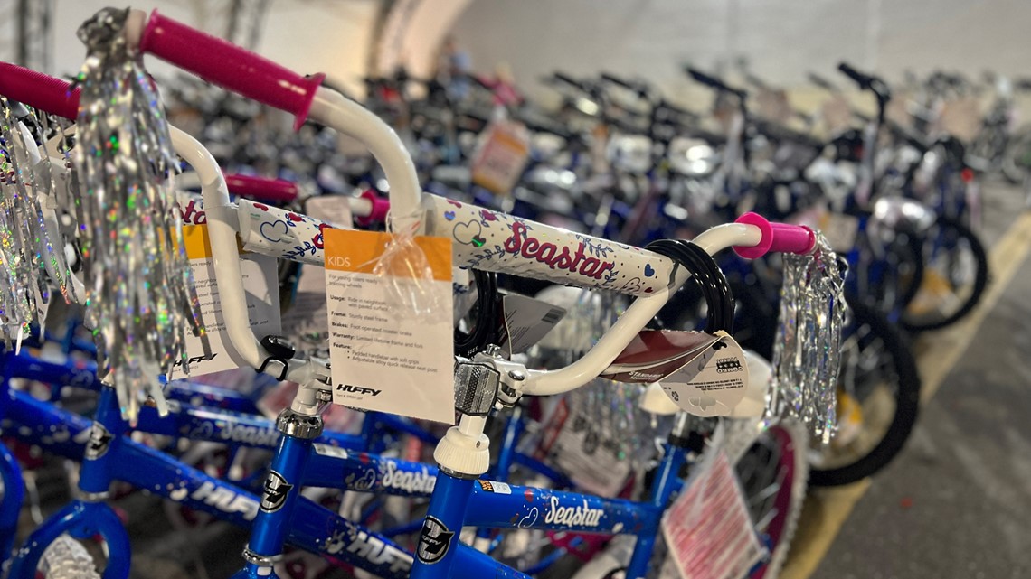 Police, St. Pete Fools Club gift over 500 bikes to kids in need - Vimarsana News