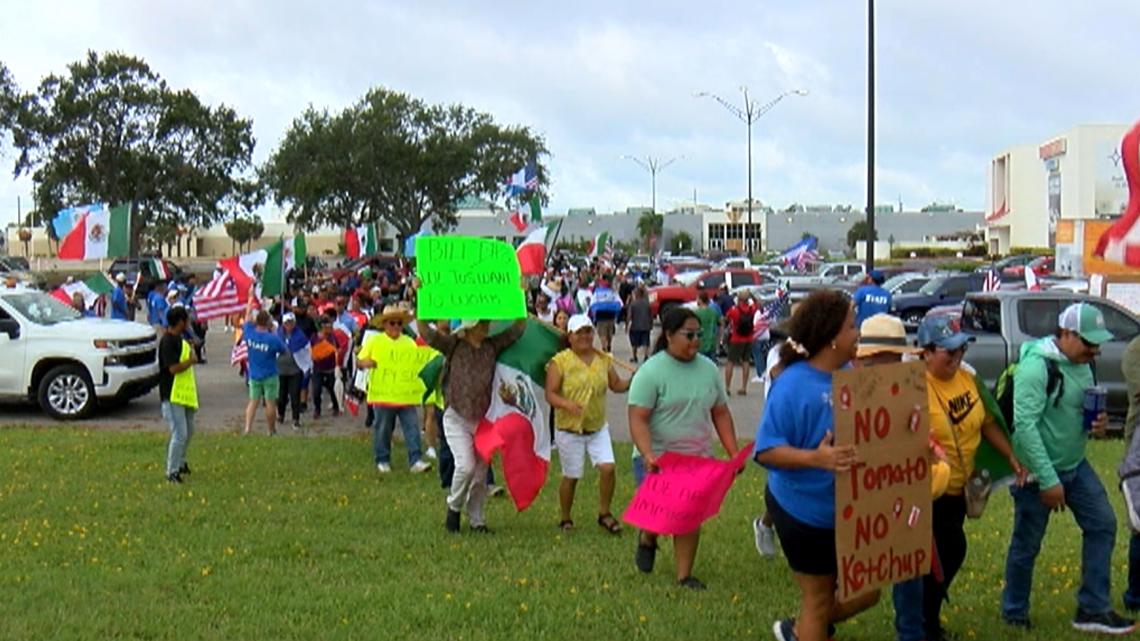 Bradenton protest held against new Florida immigration law - Vimarsana News