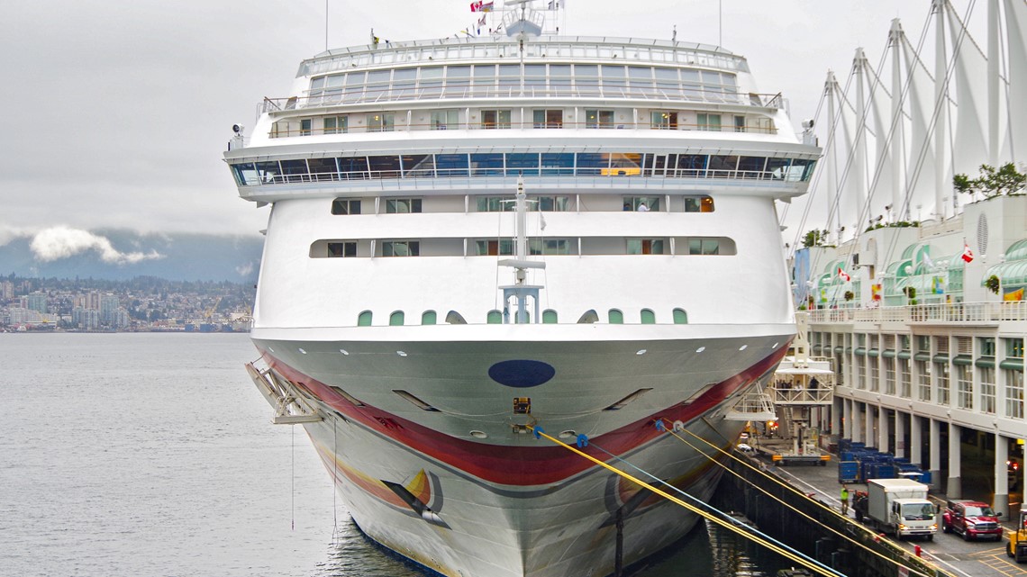 Norwegian Cruise Line ship hits iceberg in Alaska 