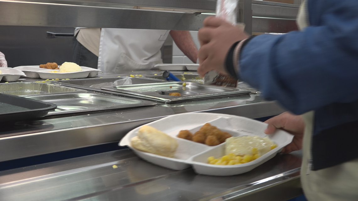 Pinellas County schools switch from styrofoam to paper lunch trays