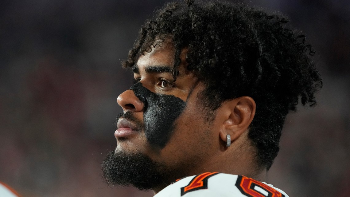 Big Man Struggles with Donovan Smith & Tristan Wirfs