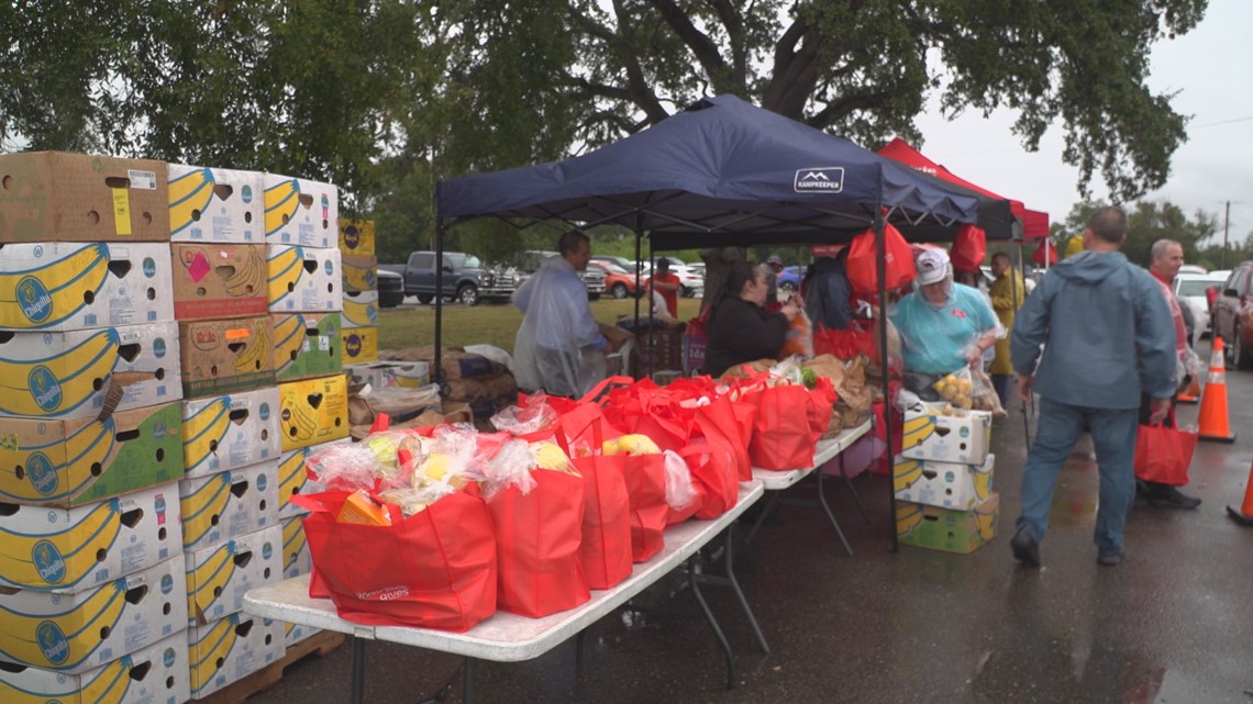 Feeding Tampa Bay gives out 1K Thanksgiving meals to families - Vimarsana News