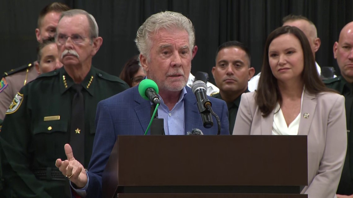 Americas Most Wanted Host John Walsh Joins Florida Crimestoppers