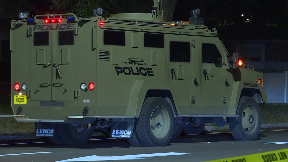 St Pete police: Standoff with armed barricaded man ends - Vimarsana News