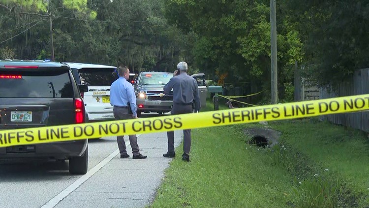 2 Sarasota deputies shoot, kill man accused of cutting deputy with 'massive' machete