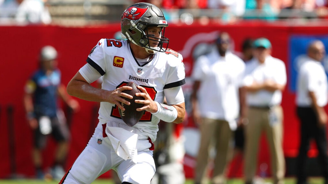 Tom Brady throws 5 TD passes in Bucs' 47-15 rout of Dolphins