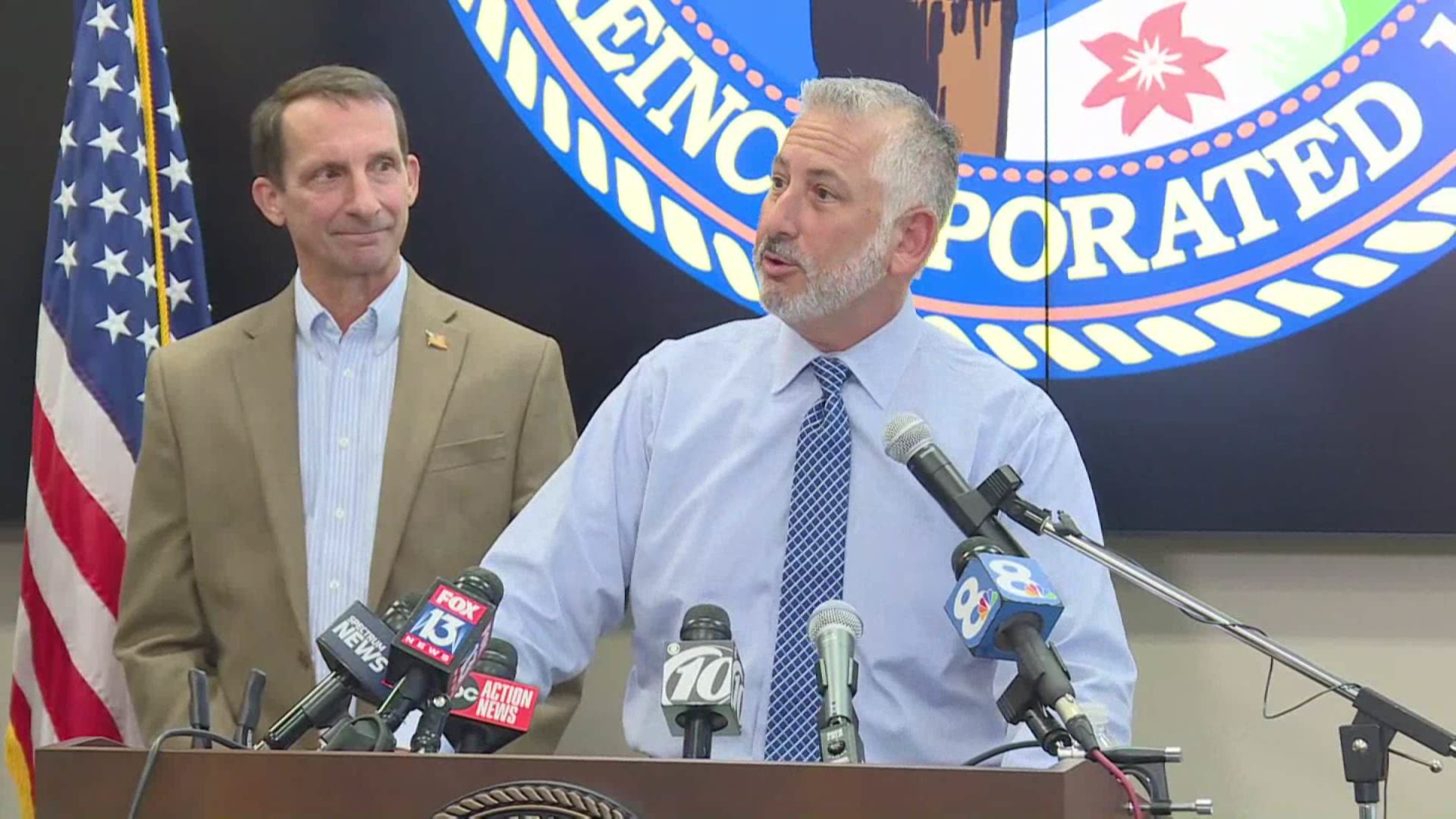 St. Petersburg Mayor Rick Kriseman says the plan for the Tampa Bay Rays to split their season with Montreal is a nonstarter because he won't agree to it.