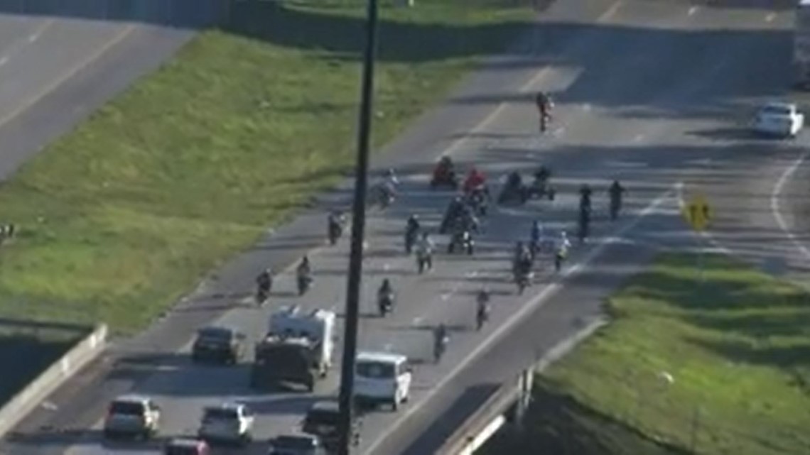 Wheels Up, Guns Down bicyclists ride down Miami area highways
