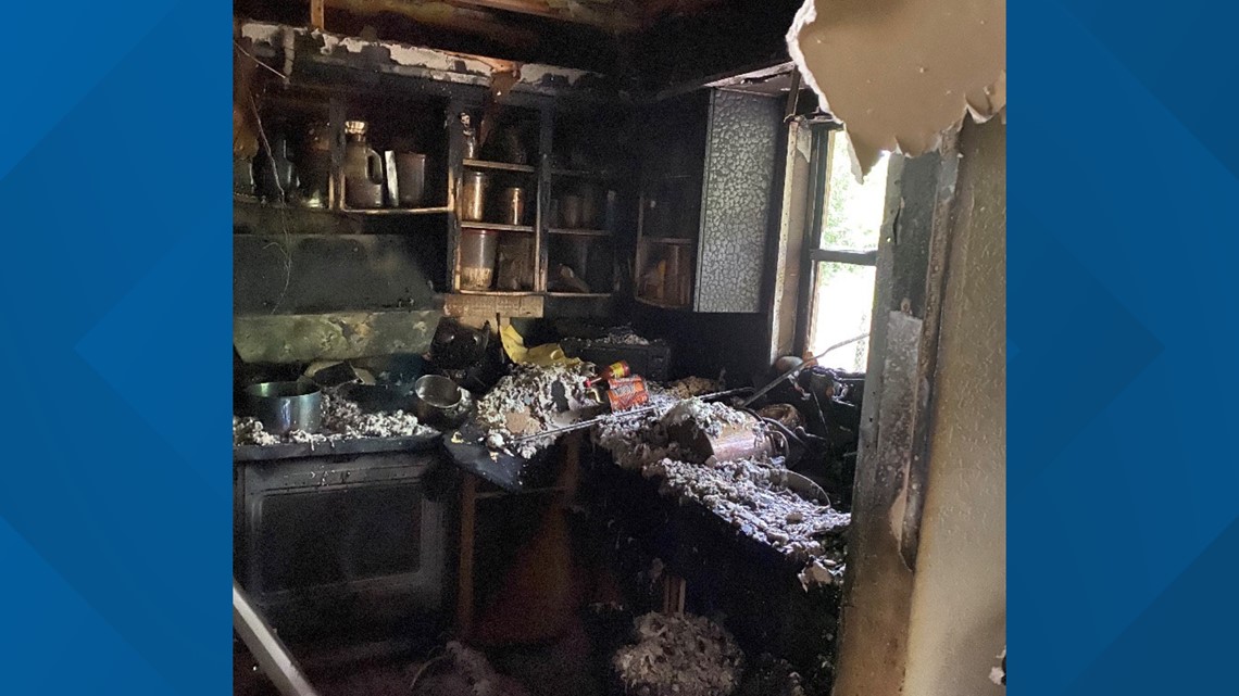 5 children, grandmother safely rescued from Lakeland house fire