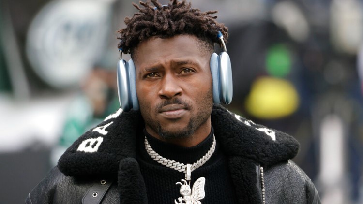 Former Buccaneer Antonio Brown wanted on battery charge