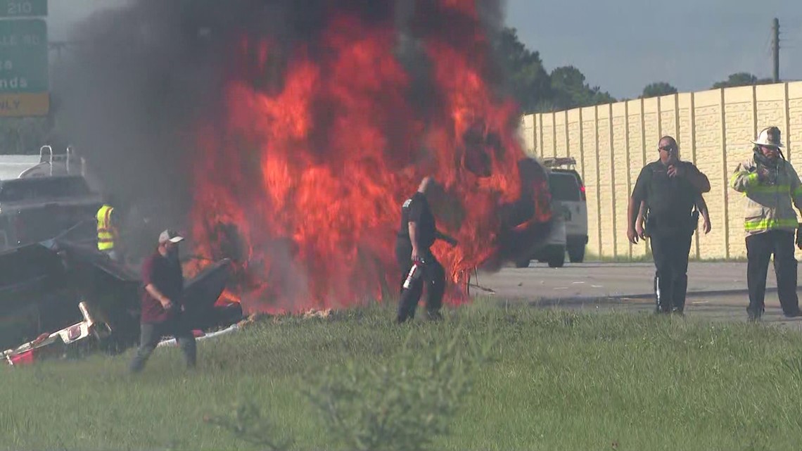 I-75 at Fruitville Road shut down after fiery crash - Vimarsana News