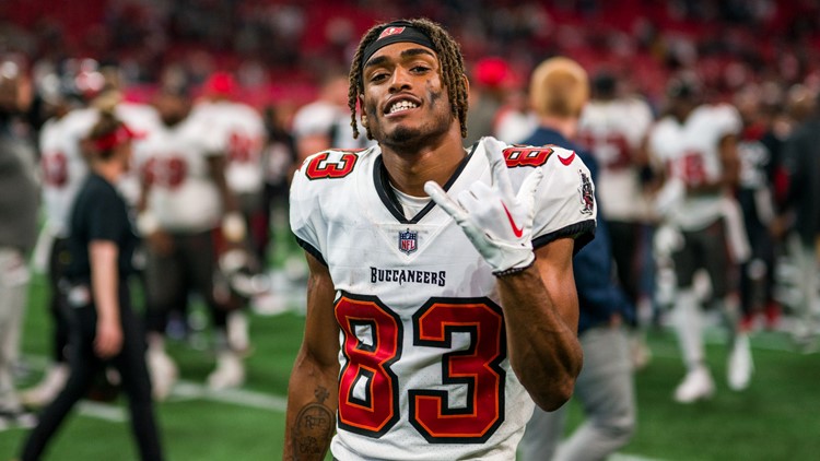 TAMPA, FL - SEPTEMBER 17: Tampa Bay Buccaneers wide receiver Deven  Thompkins (83) during pre game