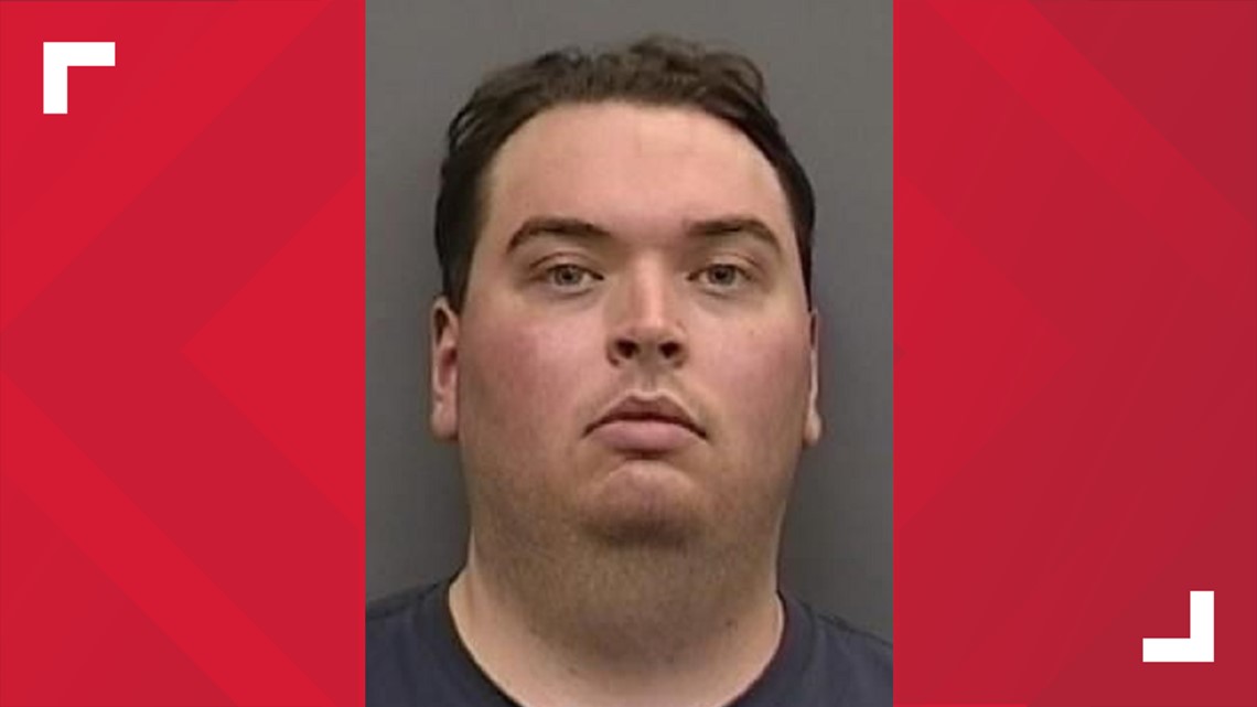 Tampa man accused of impersonating cop, stealing gun - Vimarsana News
