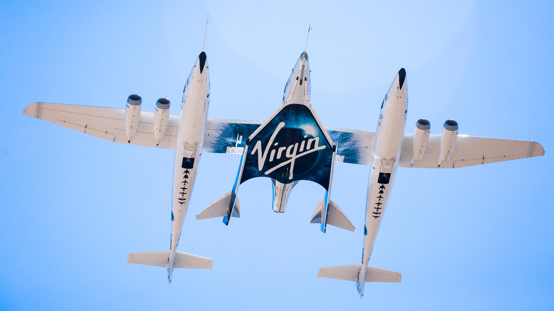Virgin Galactic's Richard Branson flies own rocket to ...