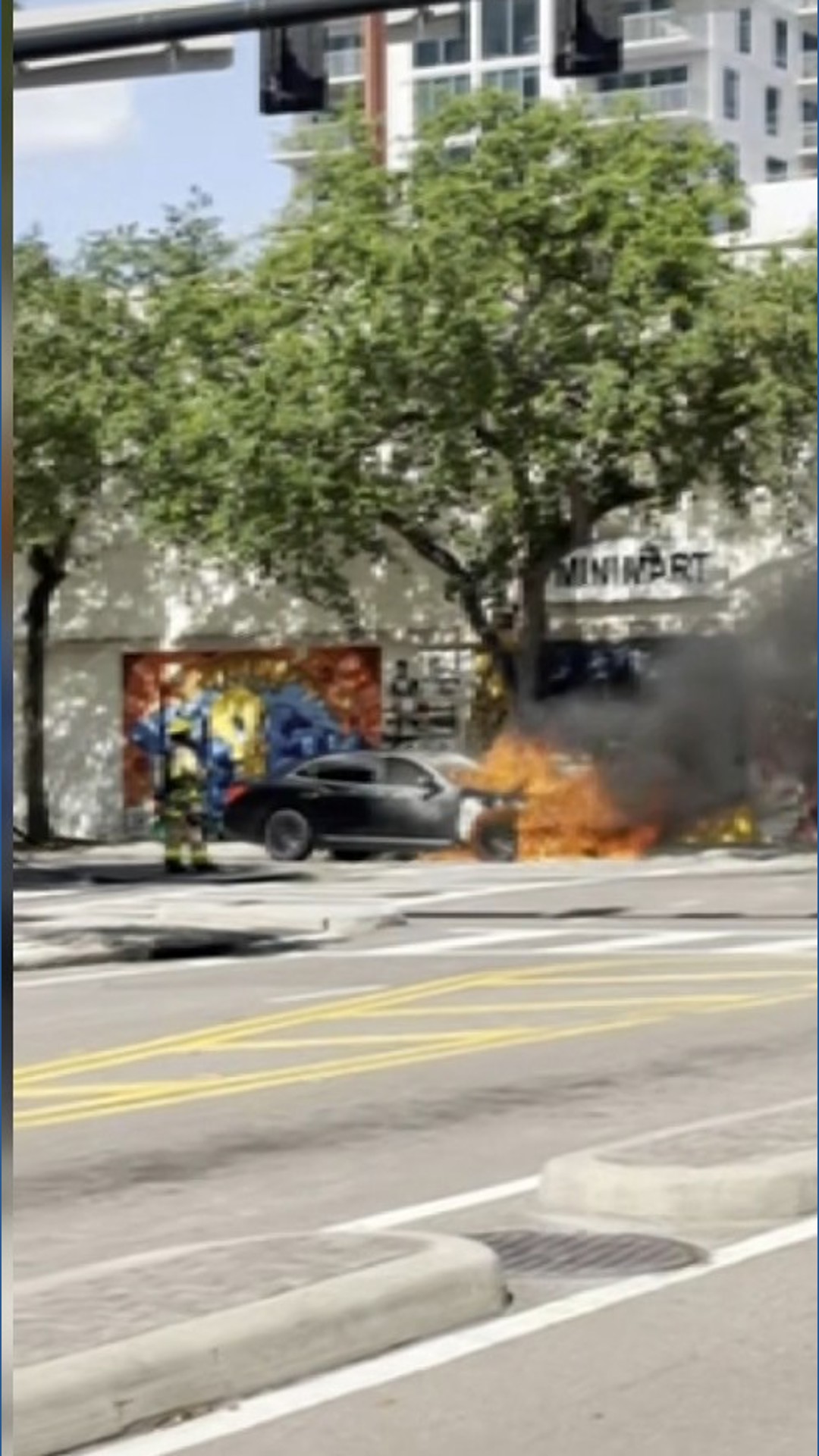 WATCH: Car fire in Tampa sends plume of smoke into the air | wtsp.com