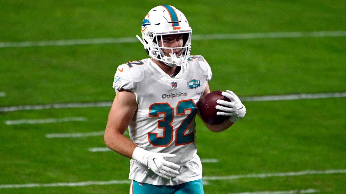 Bucs sign former Dolphins RB Patrick Laird