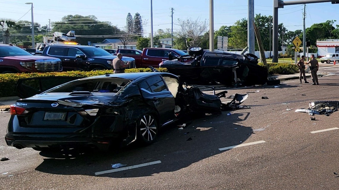 officials-2-people-seriously-hurt-in-clearwater-car-crash-wtsp