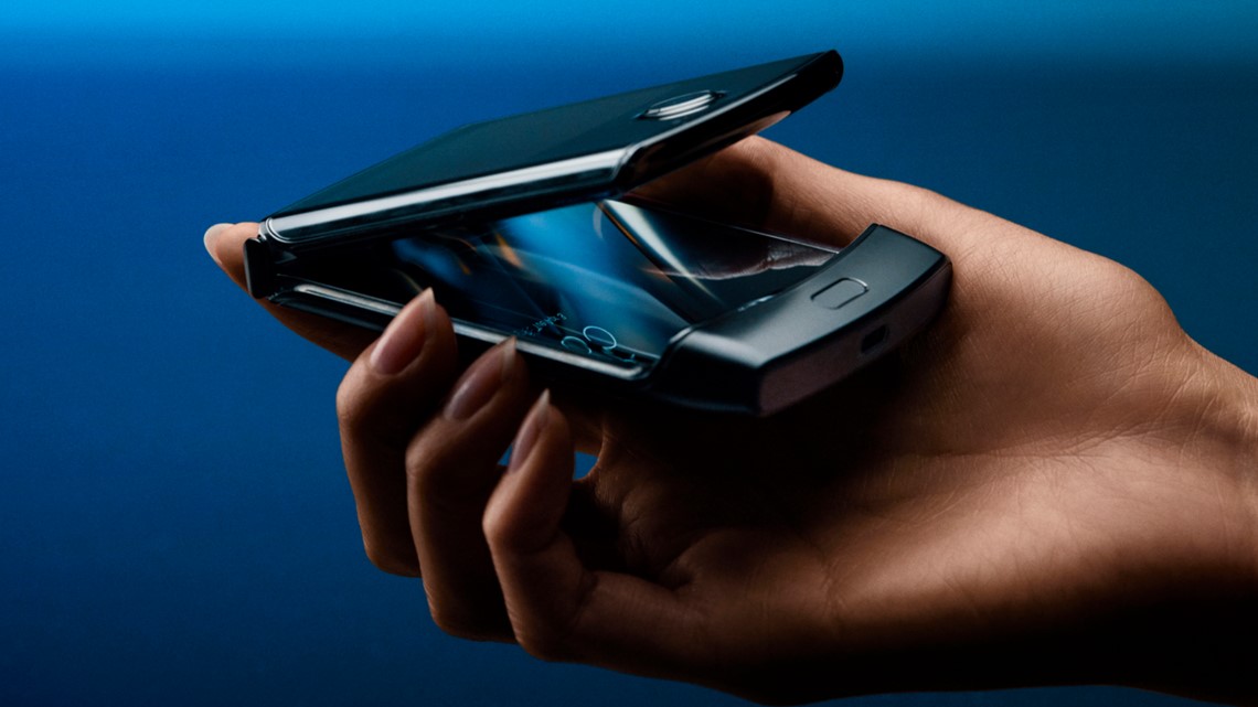 Motorola's RAZR is returning as a $1,500 folding smartphone - The Verge