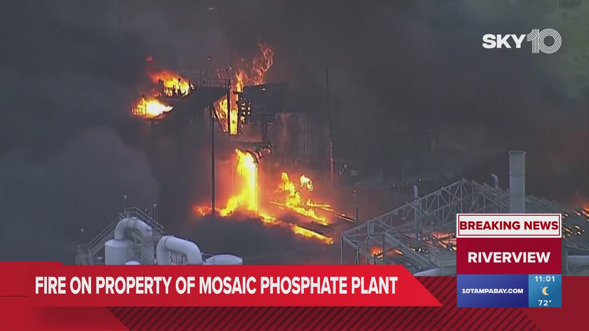 Aerials from Sky 10 showed a large cloud of black smoke billowing from the Mosaic property.