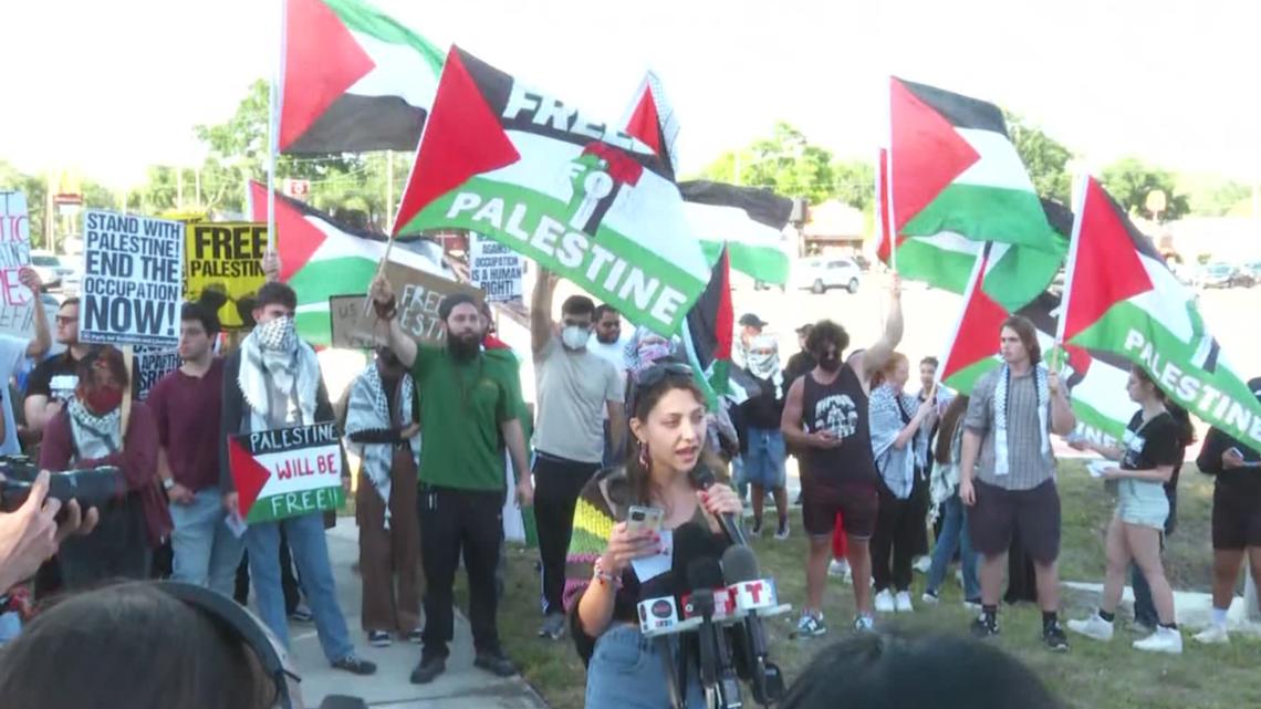 Pro-Palestinian protesters gather near USF campus - Vimarsana News