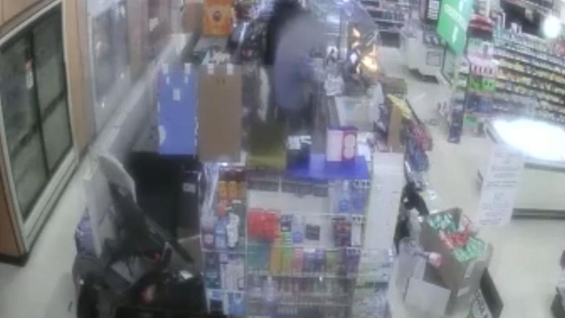 Tampa police search for 7-Eleven robbery suspects | wtsp.com