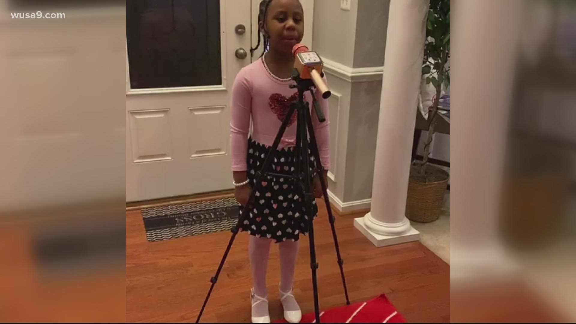 This girl's singing valentine has us all feeling the love.