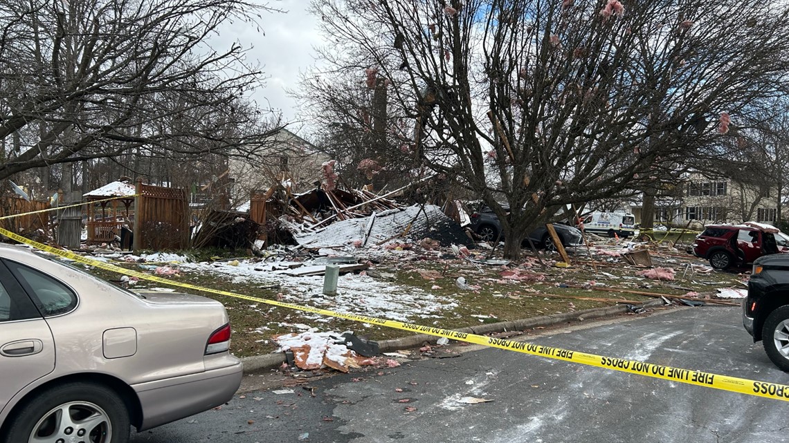 Virginia house explosion leaves 1 firefighter dead, multiple hurt