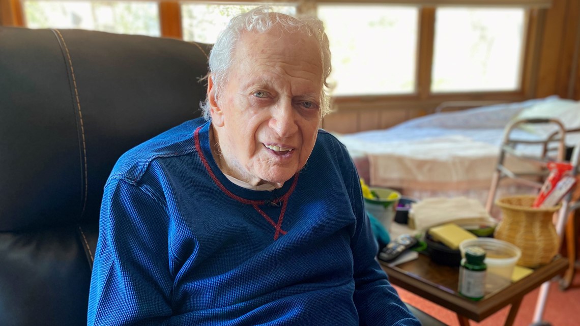 100-year-old man is the oldest practicing attorney in the country - Vimarsana News