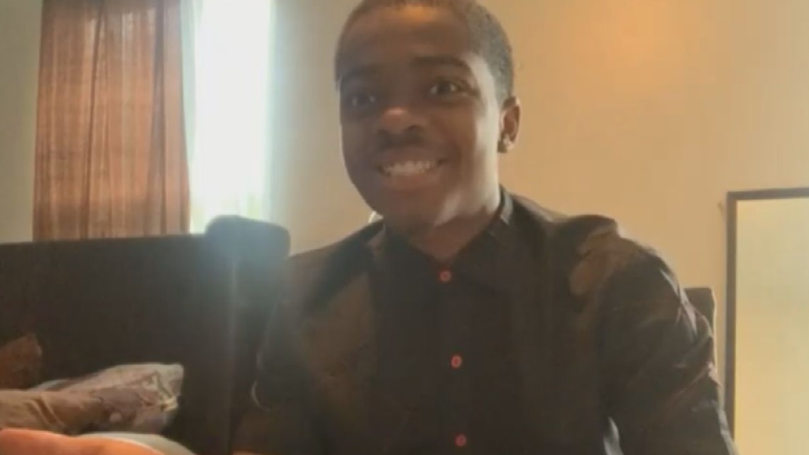 Georgia teen gifted car after walking miles to work - Vimarsana News